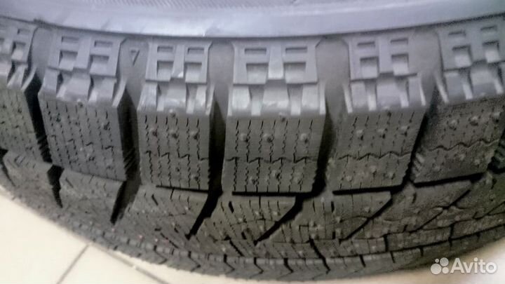 Bridgestone Blizzak VRX 185/60 R15 84S
