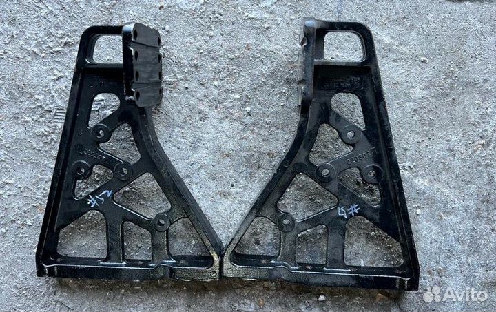 Кронштейн крепления переднего отбойника FAW J6 8х