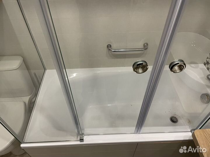 Изготовление душевых перегородок из стекла