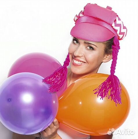 Яркая кепка с косичками для вечеринки