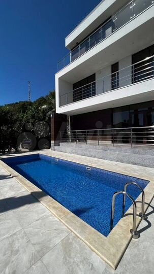 Дом 390 м² на участке 56 сот.