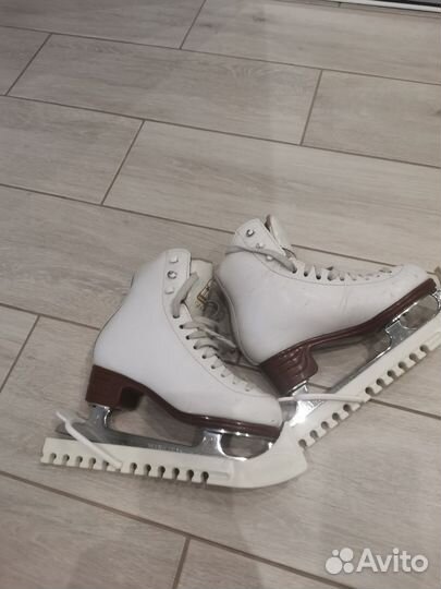 Фигурные коньки jackson