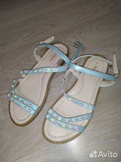 Босоножки новые