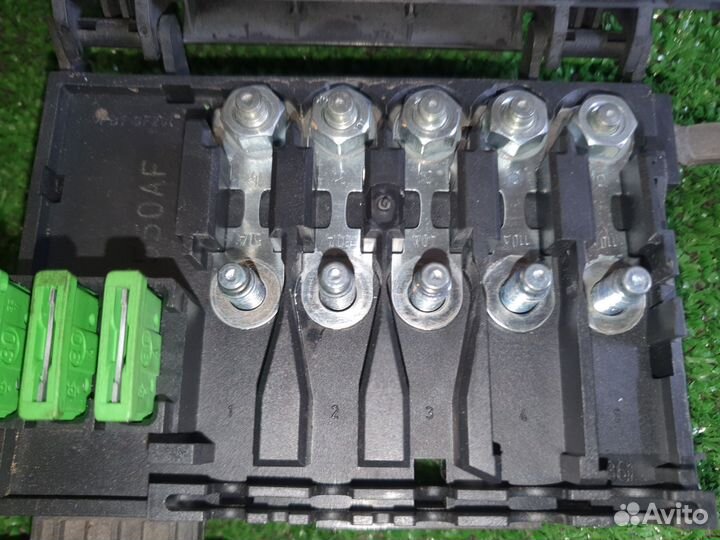 Блок предохранителей Volkswagen Golf 2002