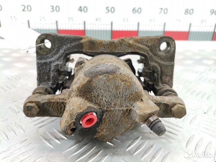 Суппорт передний левый Suzuki Splash рест. 2013