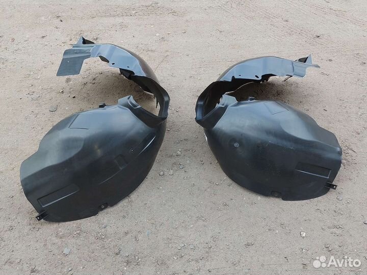 Подкрылок передний 1336180 форд Фокус 2