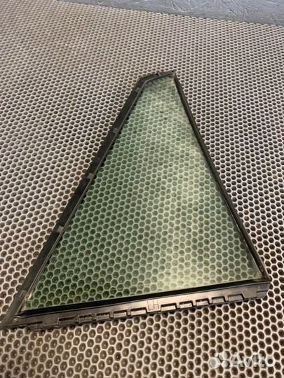 Форточка двери задняя левая Lexus Rx 350