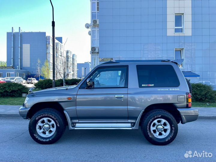 Mitsubishi Pajero 2.4 AT, 1997, 277 000 км