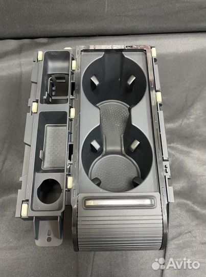 Подстаканник Passat B8 (с шторкой)