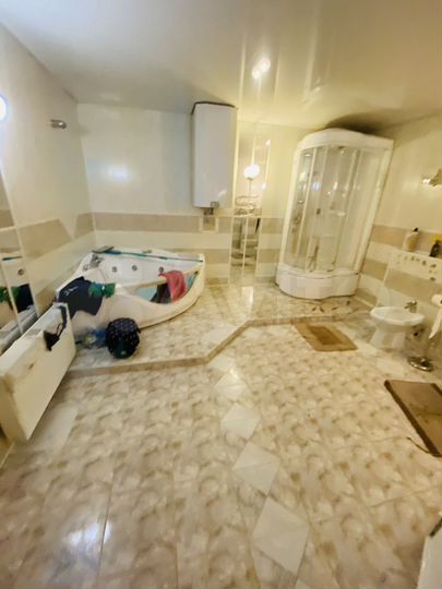 4-к. квартира, 180 м², 3/7 эт.