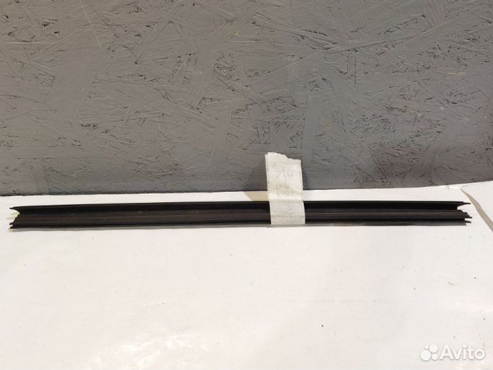 Уплотнитель стекла задний правый Renault Kaptur