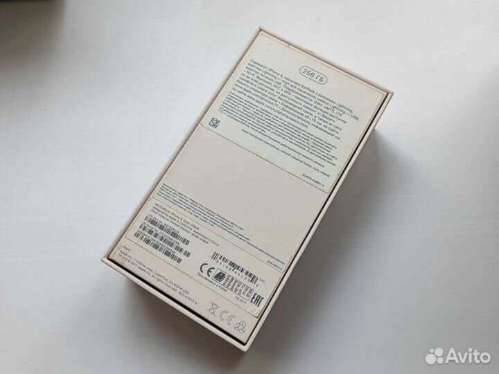 Коробка от iPhone 8