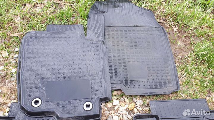Автомобильные коврики резиновые
