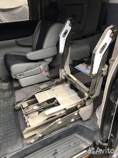 Выезжающее инвалидное кресло с электро приводом