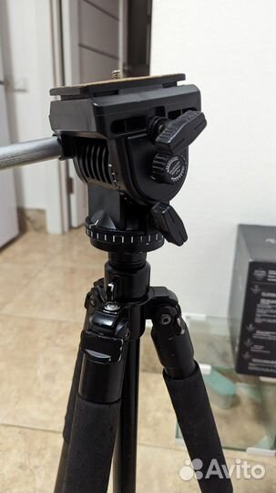 Штатив с плавающей головой