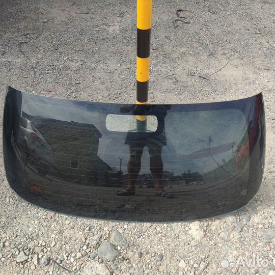 Стекло заднее