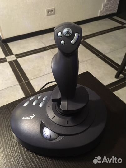 Игровой джойстик Genius MaxFighter F-31U Vibration