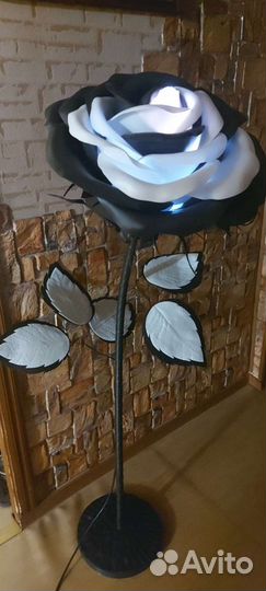 Роза из изолона. Светильник