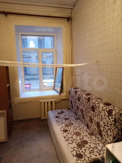 Комната 13 м² в > 9-к., 2/4 эт.