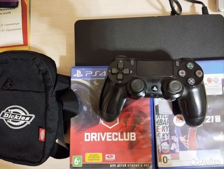 Sony playstation 4 slim