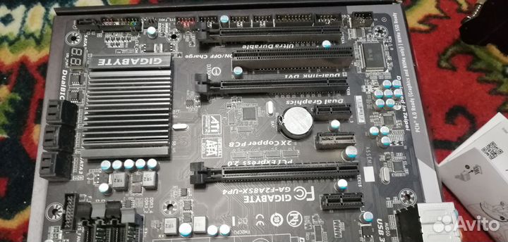 Материнская плата с процессором и памятью