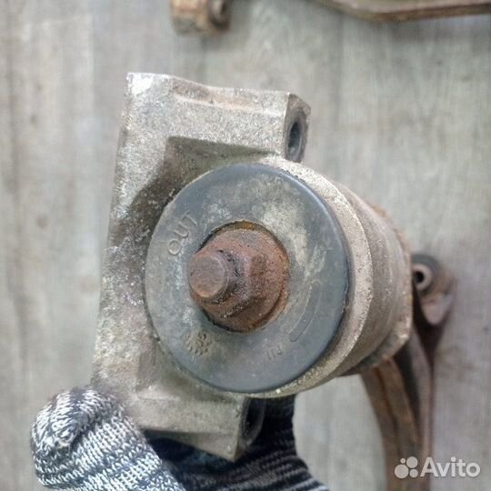 Рычаги передние Land Rover Freelander