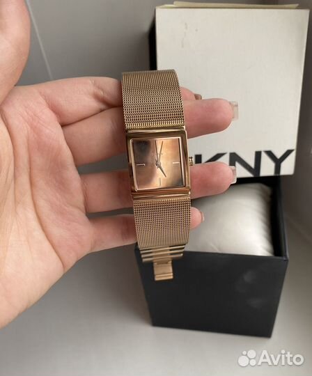 Часы женские dkny золото