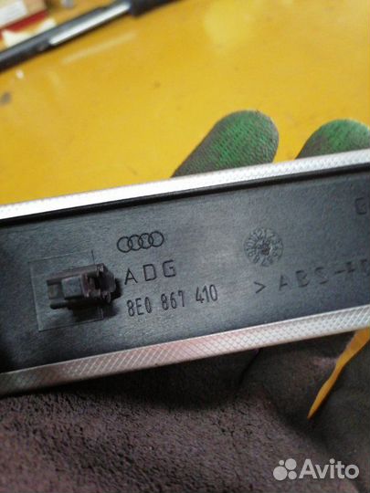 Накладка двери прав. перед. Audi A4