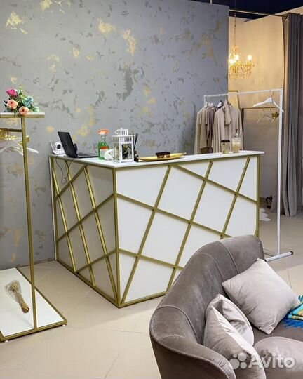 Стойка ресепшн