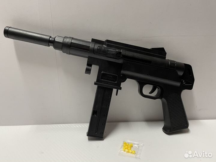 Автомат 40 см стреляет пульками