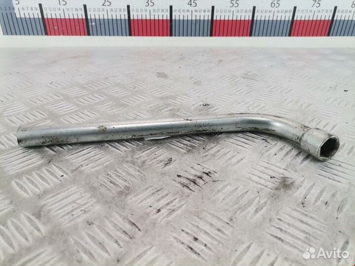 Ключ баллонный для Volkswagen Golf 4 4D0012219A