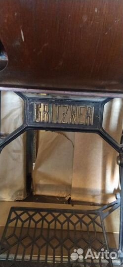 Старинная швейная машинка