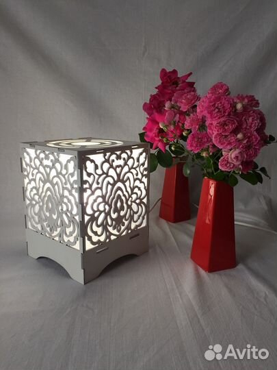 Настольная лампа/светильник