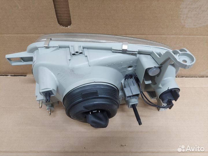 Фара правая Micra K11 новая оригинал