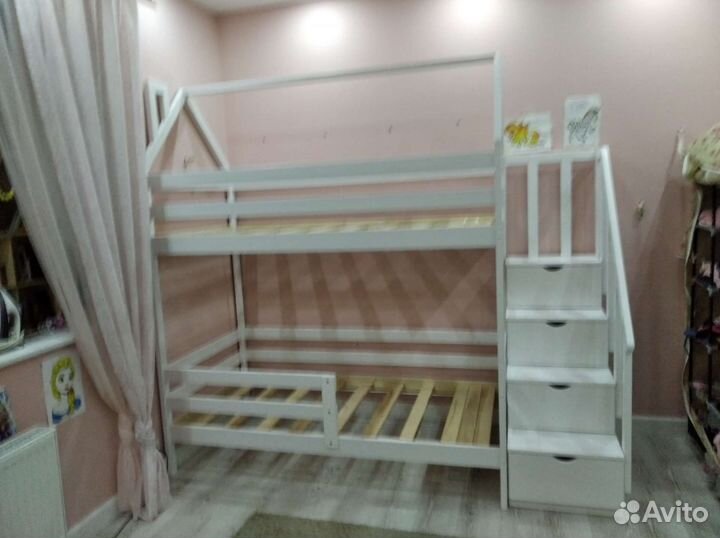 Двухъярусная кроватка