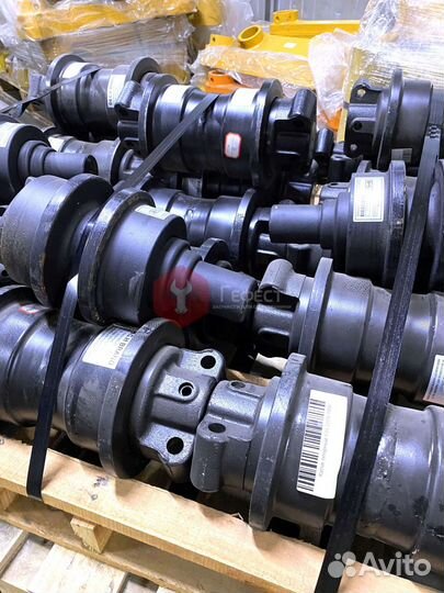 Каток поддерживающий Hitachi ZX330 9062405