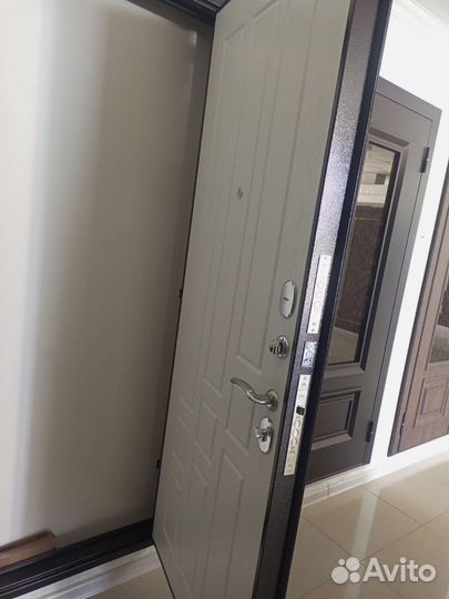 Дверь входная металлическая новая
