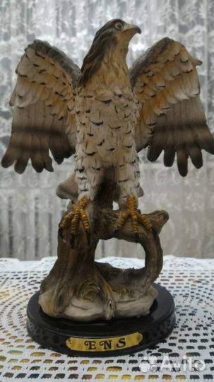 Статуэтка Сокол, E N S