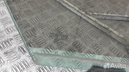 Стекло двери передней правой audi A8 D3 (70F05E301