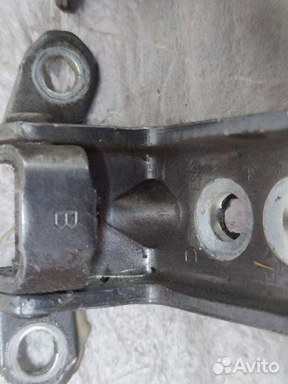 Петли дверей Nissan note