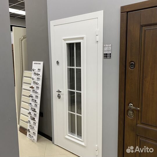 Дверь входная металлическая белая