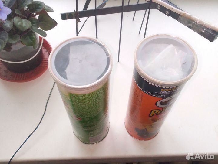 Банки от чипсов