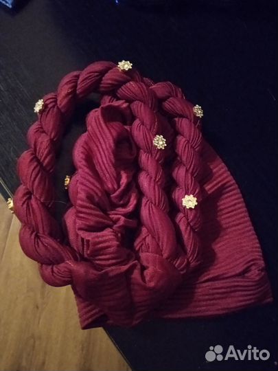 Женская шапка с косами