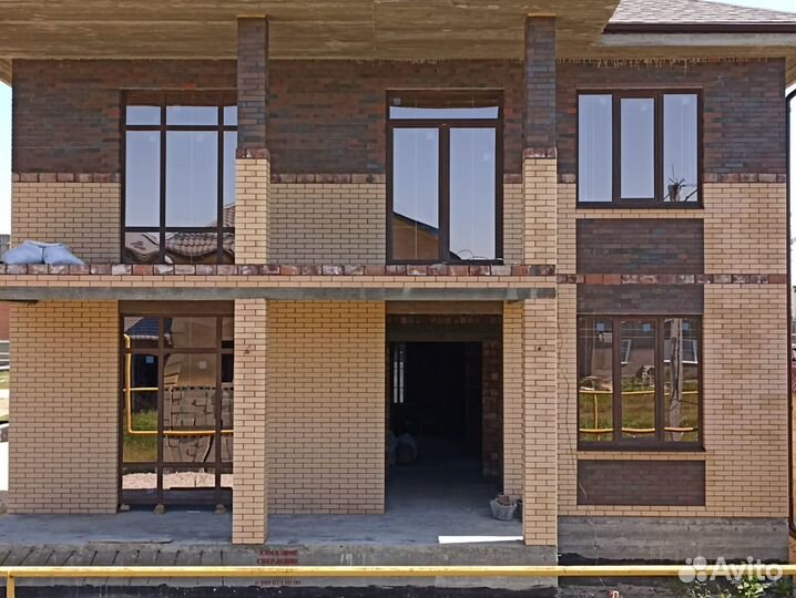 Дверь алюминиевая