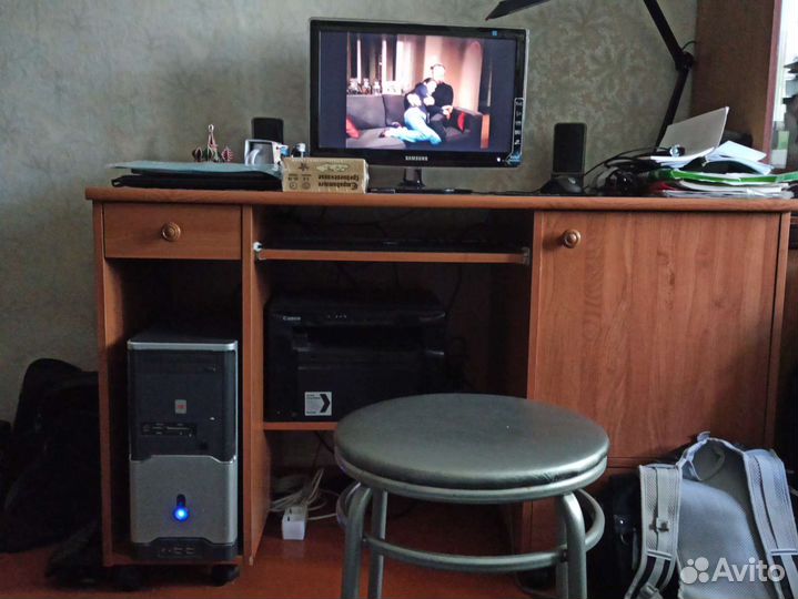 Компьютерный стол в отличном сост