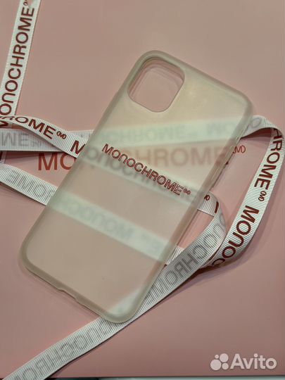 Чехол Monochrome на iPhone