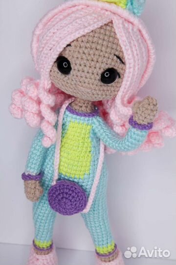 Вязаная кукла ручной работы