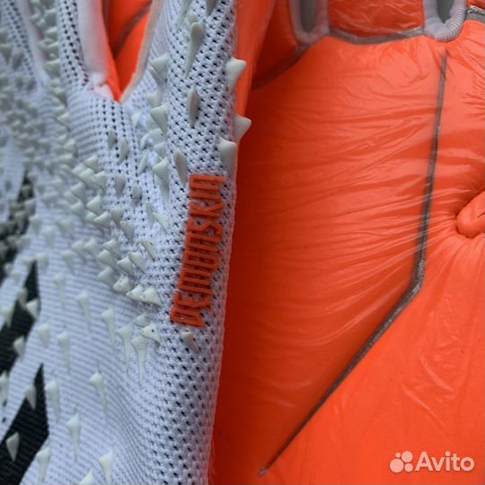 Вратарские перчатки