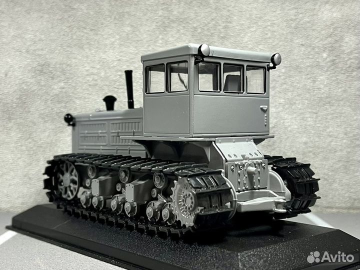 Модель трактора Т-140 1:43 Hachette