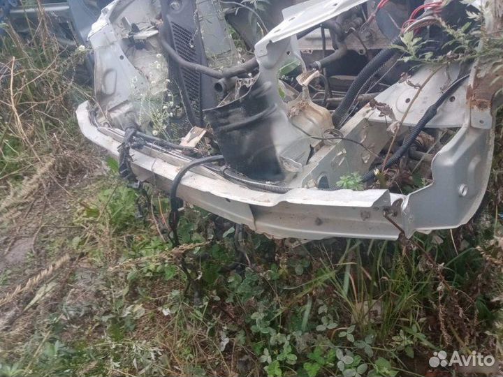 Панель передний Renault Symbol 2006